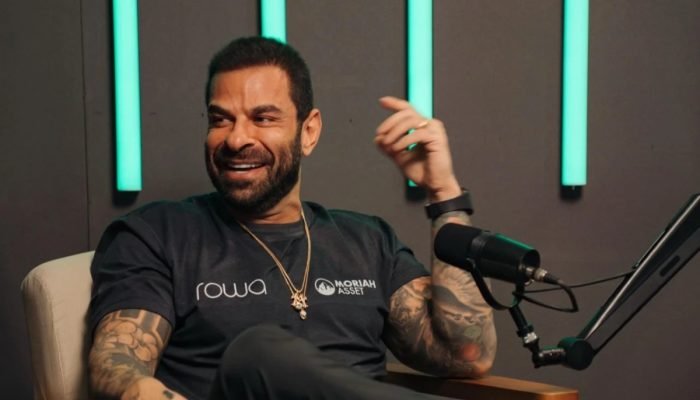 1 de 1 Imagem colorida de Fabiano Zettel sentado. Metrópoles - Foto: Reprodução/ Linkedin