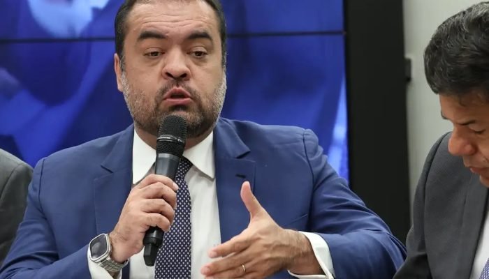 Cláudio Castro vai deixar o cargo para concorrer ao Senado e Rio terá duas eleições para gove...