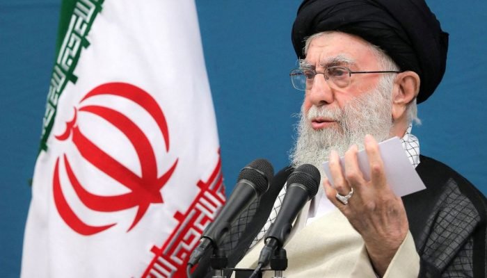 O líder supremo do Irã, aiatolá Ali Khamenei, morto em ataque dos EUA e Israel  • Gabinete ...