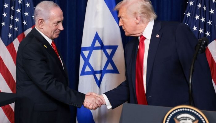 Donald Trump e Benjamin Netanyahu em Palm Beach, Flórida 29/12/2025 REUTERS/Jonathan Ernst  •...