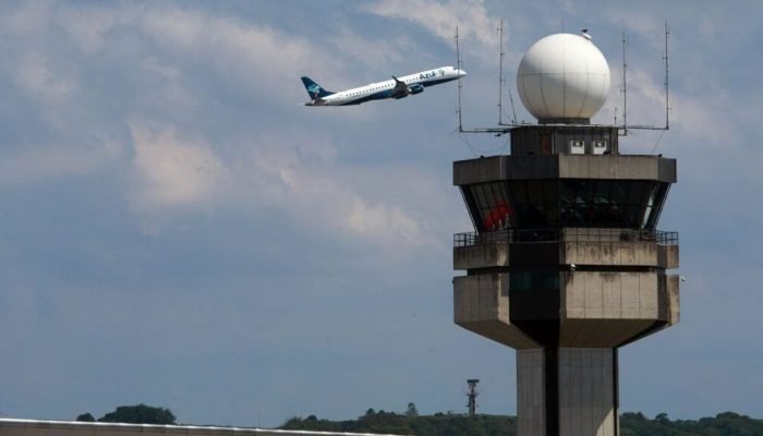 Torre de controle do aeroporto de Guarulhos  • Divulgação/Fábio Maciel/Decea