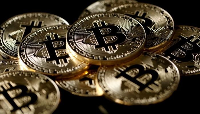 China vai reprimir atividades de mineração e negociação de bitcoin  • Foto: REUTERS/Benoit...