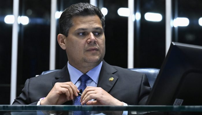 Presidente do Senado se propôs a pautar PL da dosimetria em troca da derrubada da CPMI do Master...