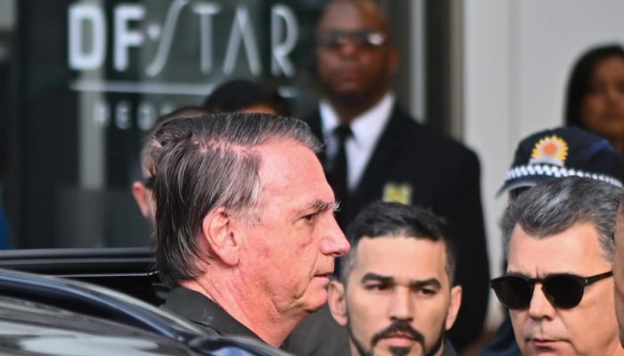 Bolsonaro já passou por sessões semelhantes, que indicaram melhora em quadro emocional e adapta...