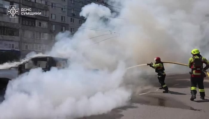 Serviços de emergência da Ucrânia atuam em Sumy, após ataques russos  • Reuters
