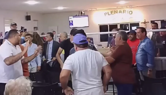 Retorno de Edim da Bill à prefeitura de Aracoiaba é marcado por confusão e agressão física