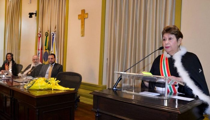 Eva do Amaral Coelho durante cerimônia de posse no TJPA, em 2020; desembargadora viralizou ao co...