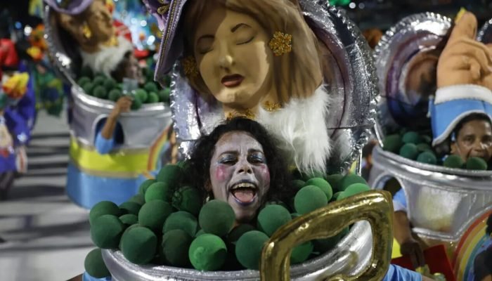 Desfile da Acadêmicos de Niterói acirrou críticas contra Lula (PT) no meio evangélico e cató...