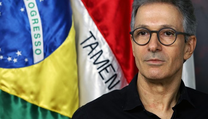 Nos vídeos da série de Zema, o enredo gira em torno da ideia de que determinadas figuras públi...