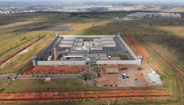 Antes de ir para a cela de 6 m², o banqueiro Daniel Vorcaro ficará isolado por 20 dias em uma c...