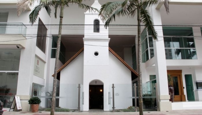 Igrejinha de 8,80 metros de comprimento por 6 metros de largura foi comprada por empresa. (Foto: ...