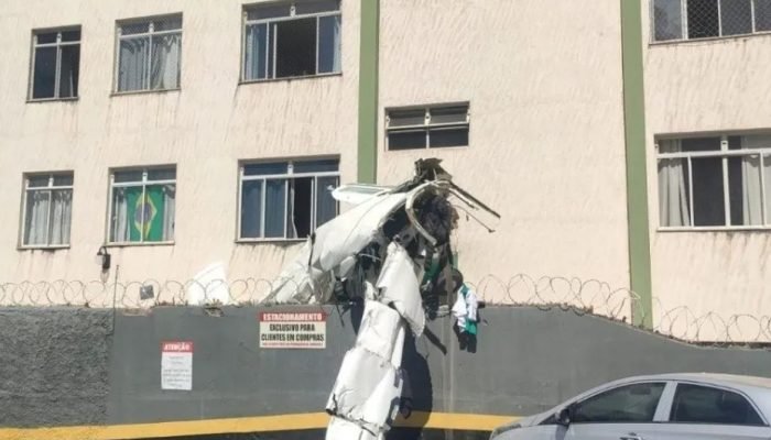 Duas pessoas morreram, incluindo o piloto. Três foram encaminhadas ao hospital. Não houve explo...