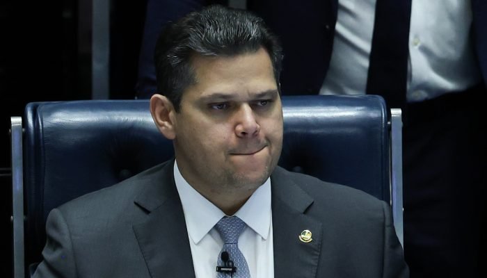 Em desabafo no plenário, Alcolumbre critica governo Lula e relata ter sido atacado por "autorida...