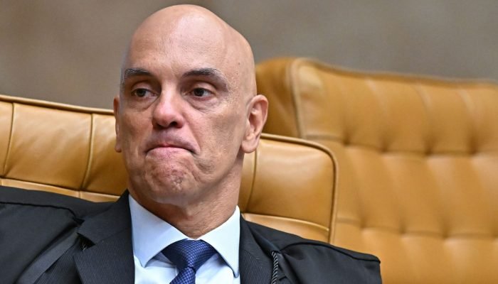 Alexandre de Moraes já está acostumado a ser vítima, relator, investigador e julgador nos proc...