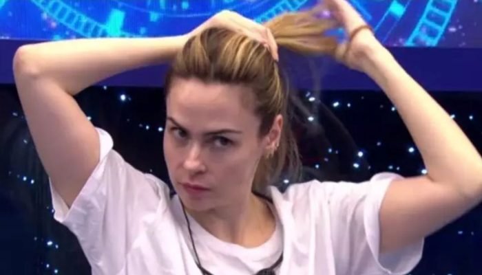 Embate entre sister e ex-participante é embate no programa  • Reprodução/Globo