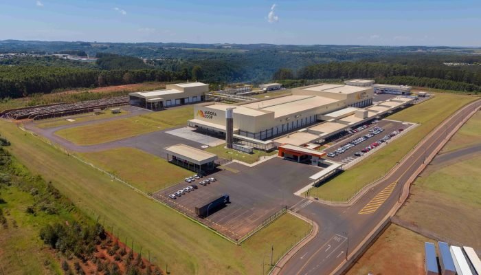 Aurora Coop, com sede em Chapecó (SC), reúne milhares de produtores rurais e mais de 50 mil tra...