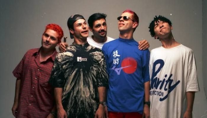 Banda Mamonas Assassinas. Da esquerda para a direita: Júlio Rasec, Dinho, Sérgio, Samuel e Bent...