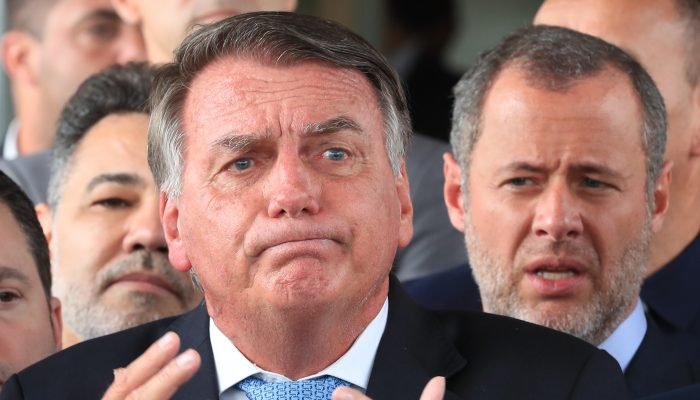 Moraes afirma que Bolsonaro descumpriu medidas cautelares e poderia tentar deixar o país se deix...