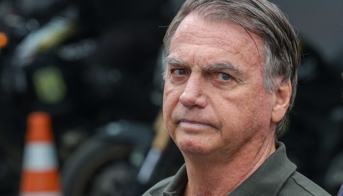 Moraes só decidirá sobre a concessão de prisão domiciliar humanitária para Bolsonaro após a...
