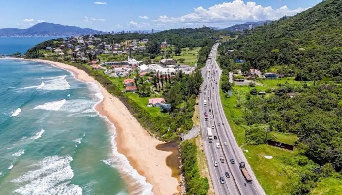 BR-101 entre Paraná e Santa Catarina está na lista de leilões de rodovias em 2026. (Foto: Divu...