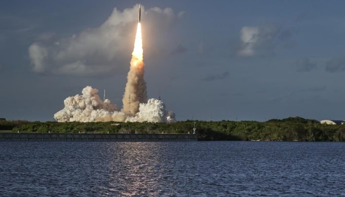 Lançamento da missão espacial Artemis II (Foto: CRISTOBAL HERRERA-ULASHKEVICH /EFE)
