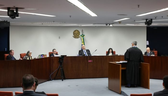 Condenação de Eduardo Bolsonaro gera críticas sobre imparcialidade do STF, liberdade de expres...