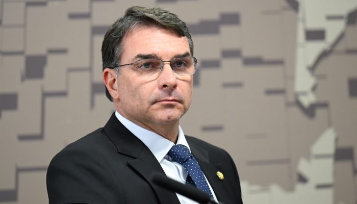 Flávio afirmou que Moraes ouviu argumentos da defesa, mas não deu prazo para decisão sobre pri...