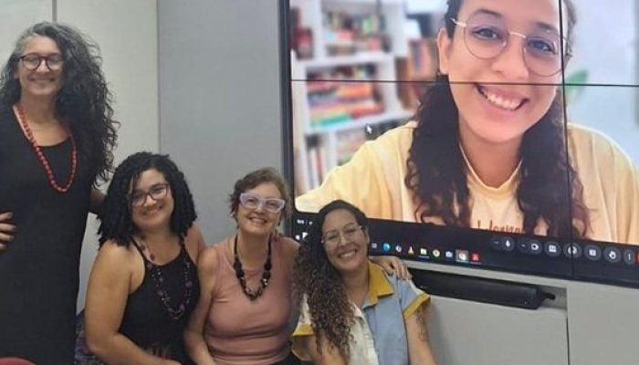 As escritoras Argentina Castro (em pé), Ana Márcia Diógenes e Luciana Braga (sentadas), Janaí...
