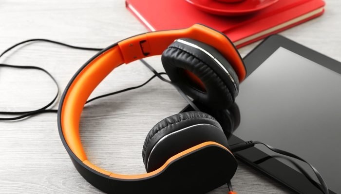 headphones-with-tabletp