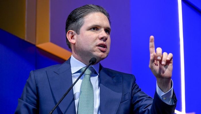 Hugo Motta defende prerrogativa da Câmara sobre perda de mandato após condenações de deputado...