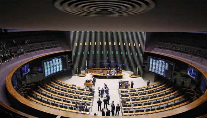 Movimentações da janela partidária alteram o equilíbrio de forças na Câmara e no Senado. (F...