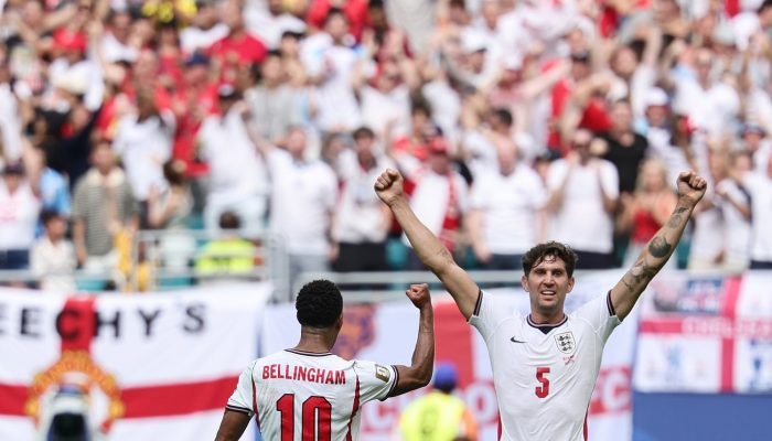 Bellingham fez o gol da Inglaterra no primeiro tempo. (Foto: Ronald Wittek/EFE)