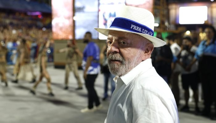 O presidente Lula no Sambódromo, durante o desfile da Acadêmicos de Niterói (Foto: Antonio Lac...