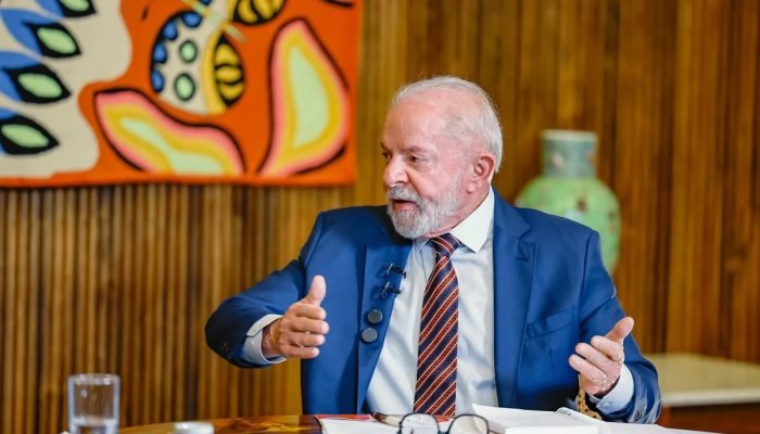 Lula tinha ampla vantagem para Jair Bolsonaro em pesquisa em abril de 2022. (Foto: Ricardo Stucke...