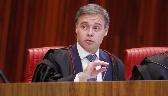 Mendonça vai relatar pedido de Renan dos Santos para suspender reajuste do Bolsa Família anunci...