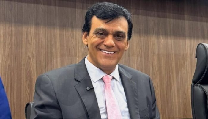 Prefeito de Caucaia, Naumi Amorim, sofre infarto e passa por procedimento de urgência