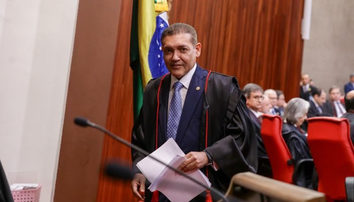 Ministra Estela Aranha pede vista e interrompe julgamento da liminar de Nunes Marques. TSE deve d...