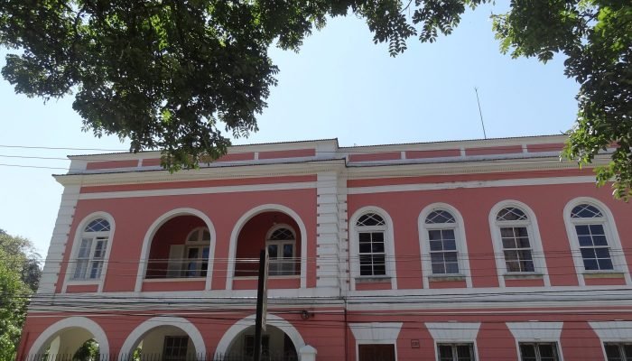 Justiça manda devolver Palácio Grão-Pará em Petrópolis após príncipe ser impedido de entra...