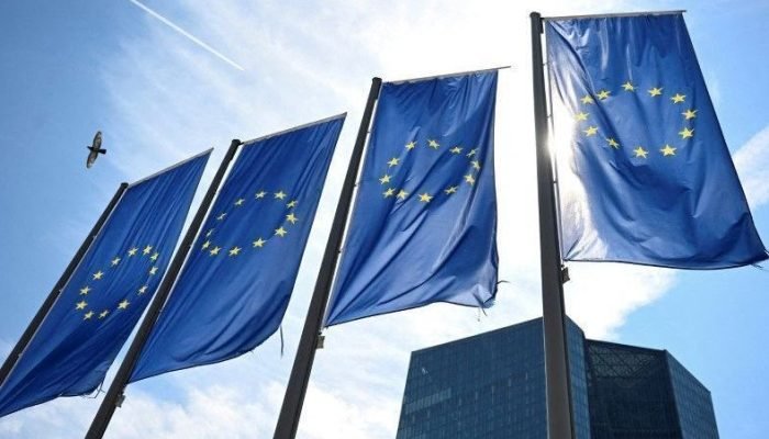 Bandeiras da União Europeia na sede do Banco Central Europeu  • 18/07/2024 - REUTERS/Jana Rod...