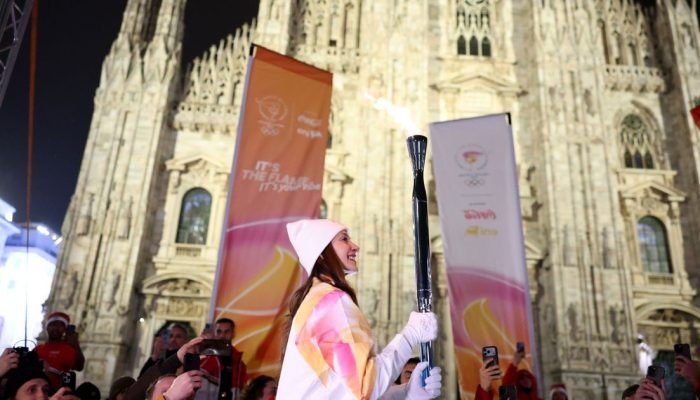 tocha-olimpica-inverno-milao-e1770323720469