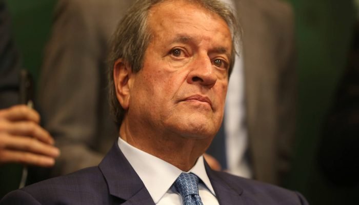 Valdemar Costa Neto disse a empresários que não há espaço para terceira via e que segundo tur...