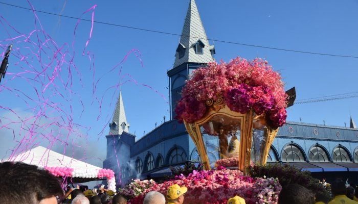 Círio de Nazaré 2026: Imagem peregrina de Nossa Senhora de Nazaré passa pelo Mercado do Ver-o-...